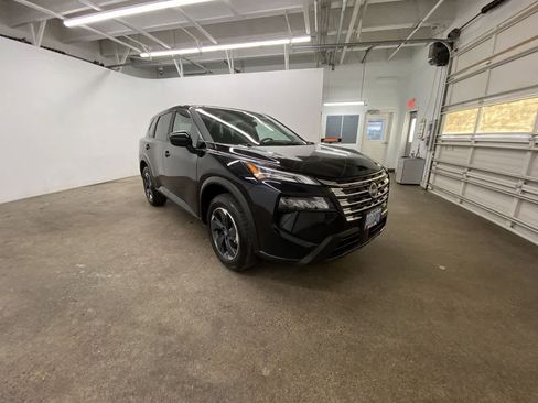 Used 2025 Nissan Rogue SV image 8