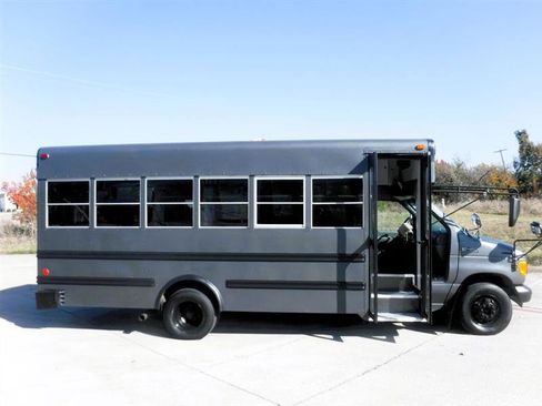 Used 2003 Ford E-450 and Econoline 450 Super Duty image 5