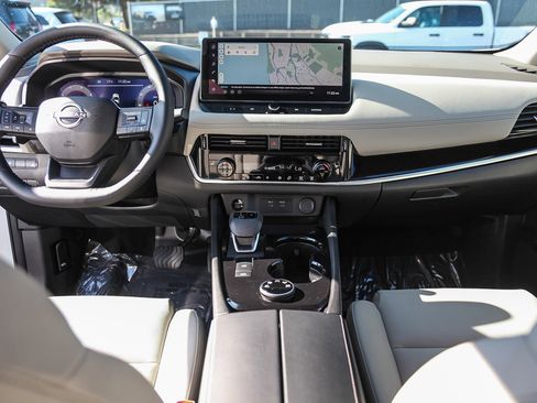 Used 2025 Nissan Rogue SL image 9