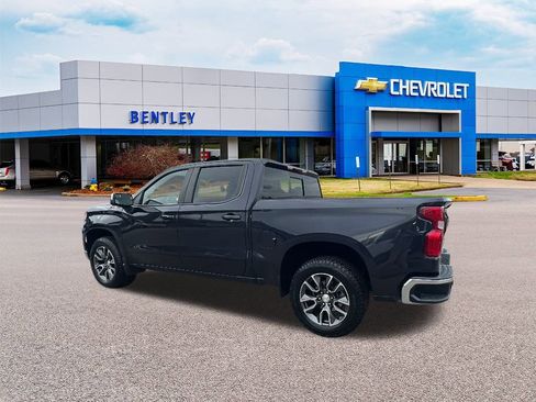 Used 2023 Chevrolet Silverado 1500 LT image 3