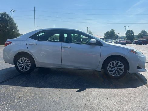 Used 2017 Toyota Corolla LE FWD image 4