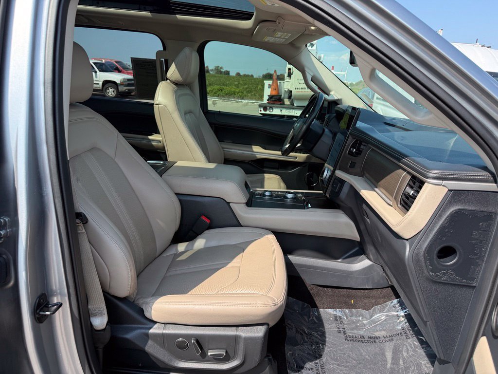 Used 2023 Ford Expedition Limited AWD/4WD image 20