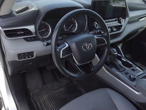 Used 2022 Toyota Highlander Platinum image 9
