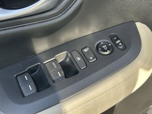 Used 2025 Honda HR-V LX image 24