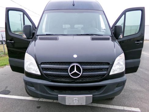 Used 2011 Mercedes-Benz Sprinter 2500 image 5
