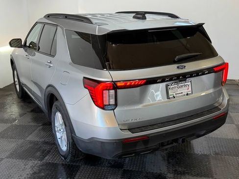 Used 2025 Ford Explorer Active AWD/4WD image 7
