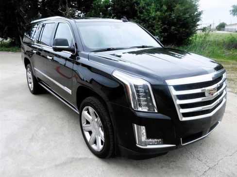 Used 2017 Cadillac Escalade ESV Premium Luxury image 2