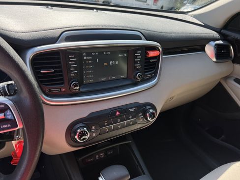 Used 2019 Kia Sorento FWD image 29