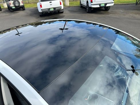 Used 2021 Tesla Model Y Long Range image 28