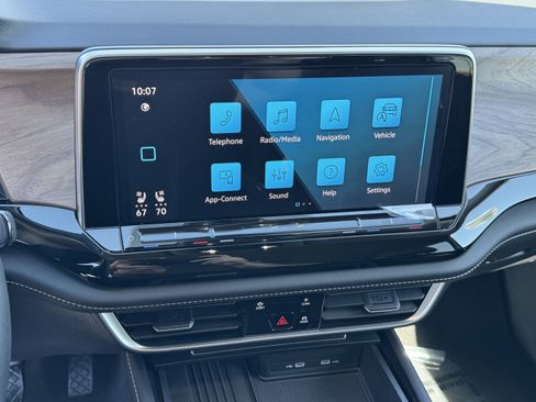 Used 2026 Volkswagen Atlas SE FWD image 24