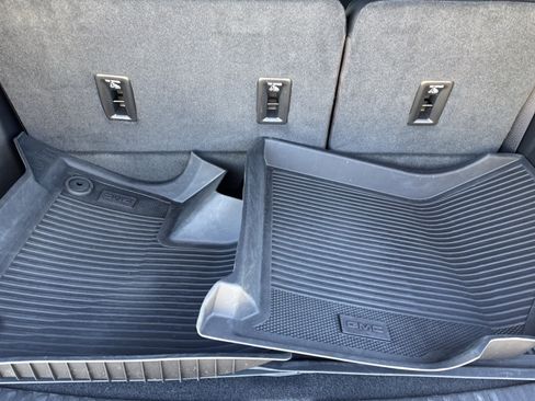 Used 2025 GMC Acadia Denali w/ Super Cruise Package image 34