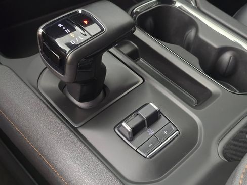 Used 2024 GMC Sierra 1500 AT4 w/ Technology Package AWD/4WD image 15