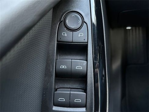 Used 2025 Chevrolet Equinox LT image 16