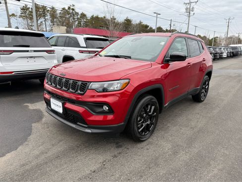 Used 2026 Jeep Compass Latitude image 3
