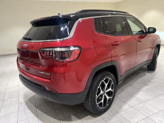 Used 2025 Jeep Compass Limited AWD/4WD image 5
