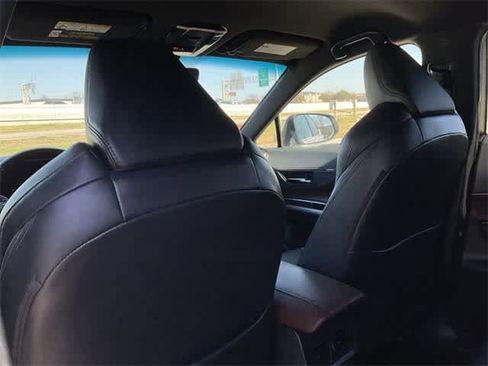 Used 2021 Toyota Venza XLE w/ Softex Package image 15