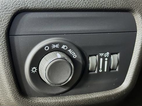 Used 2023 Jeep Grand Cherokee L Laredo AWD/4WD image 14