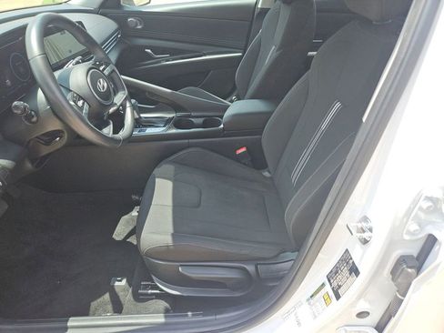 Used 2025 Hyundai Elantra SEL FWD image 14