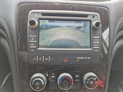 Used 2017 Chevrolet Traverse LT FWD image 17