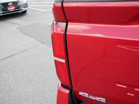 Certified 2025 Toyota Tacoma SR5 AWD/4WD image 17