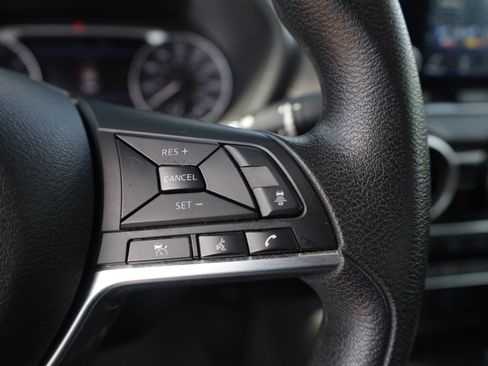 Used 2024 Nissan Sentra SV FWD image 17