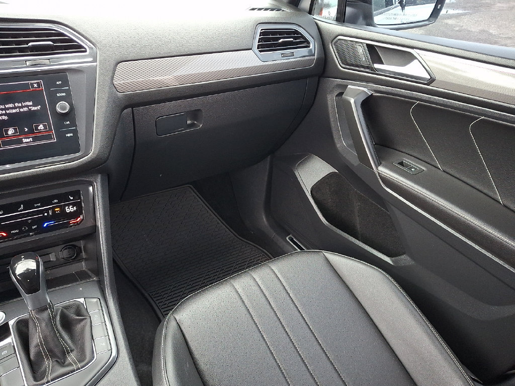 Used 2023 Volkswagen Tiguan SE R-Line AWD/4WD image 17