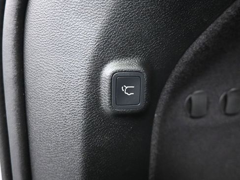 Used 2020 Jeep Cherokee High Altitude image 33