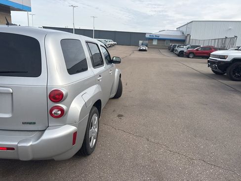 Used 2010 Chevrolet HHR LS image 9