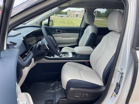 New 2026 Kia Carnival EX FWD image 8