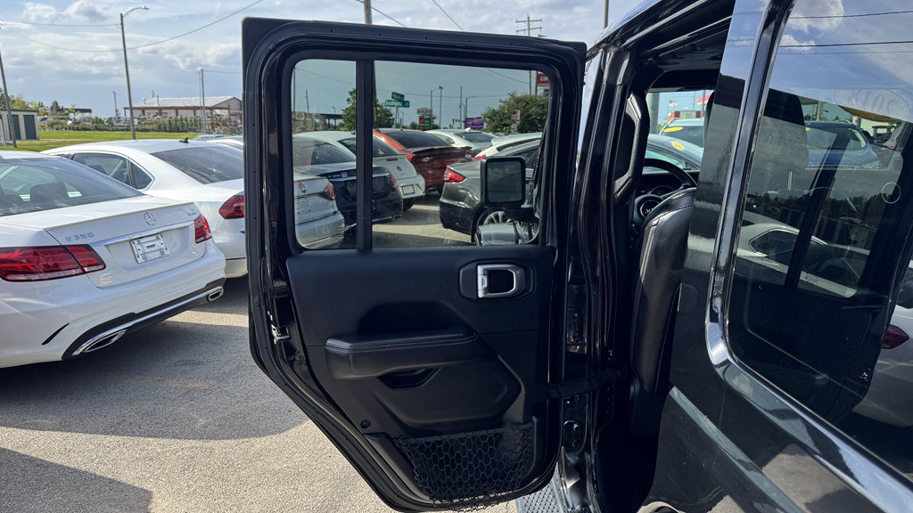 Used 2018 Jeep Wrangler Unlimited Sahara AWD/4WD image 21