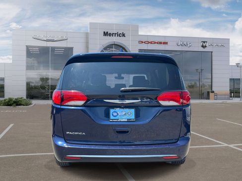 Used 2019 Chrysler Pacifica Touring-L FWD image 7