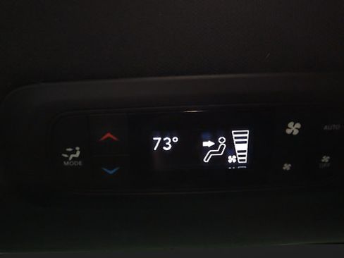 Used 2022 Chrysler Pacifica Touring-L w/ S Appearance Package FWD image 12