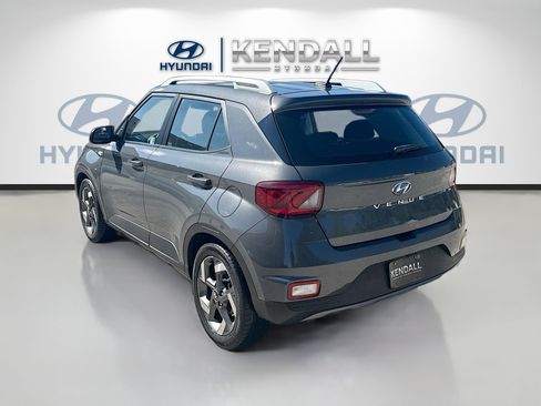 Used 2024 Hyundai Venue SEL FWD image 4