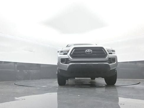 Used 2023 Toyota Tacoma SR AWD/4WD image 39