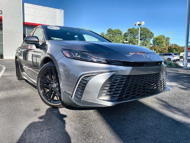 Used 2026 Toyota Camry SE FWD image 2