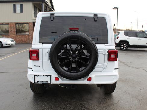 Used 2023 Jeep Wrangler Unlimited Sahara image 6