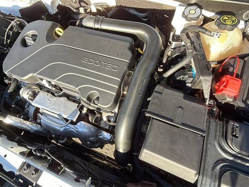 Used 2024 Chevrolet Malibu LT image 25