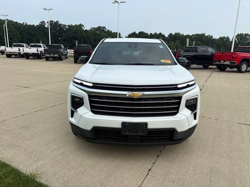 Used 2024 Chevrolet Traverse LT w/ LPO, Floor Liner Package FWD image 9
