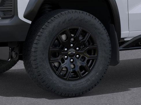 New 2025 Chevrolet Colorado Trail Boss w/ Off-Road Front Bumper Package image 9