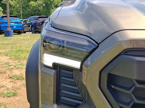 Used 2024 Toyota Tacoma 4x4 Double Cab Hybrid image 10