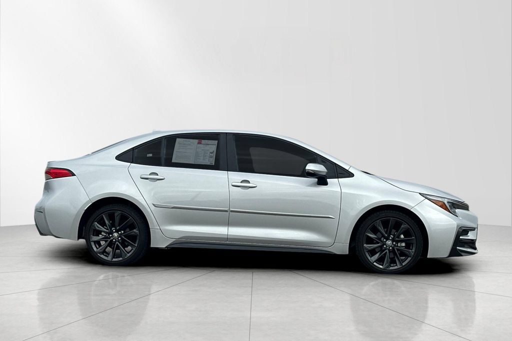 Used 2024 Toyota Corolla SE w/ SE Premium Package FWD image 7
