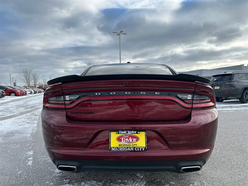 Used 2018 Dodge Charger SXT w/ Blacktop Package image 6