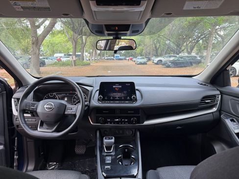 Used 2025 Nissan Rogue SV image 30