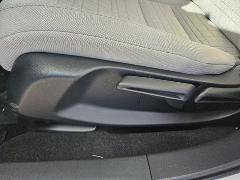 New 2026 Honda HR-V LX image 31