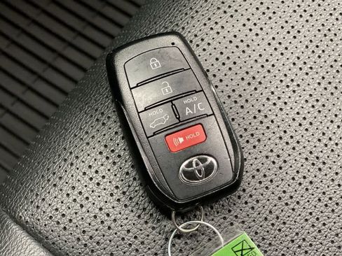 Used 2023 Toyota bZ4X Limited image 31