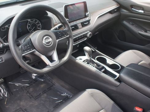 Used 2024 Nissan Altima 2.5 SV FWD image 13