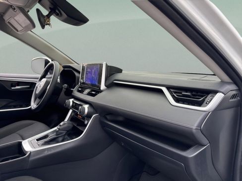 Certified 2025 Toyota RAV4 XLE image 31