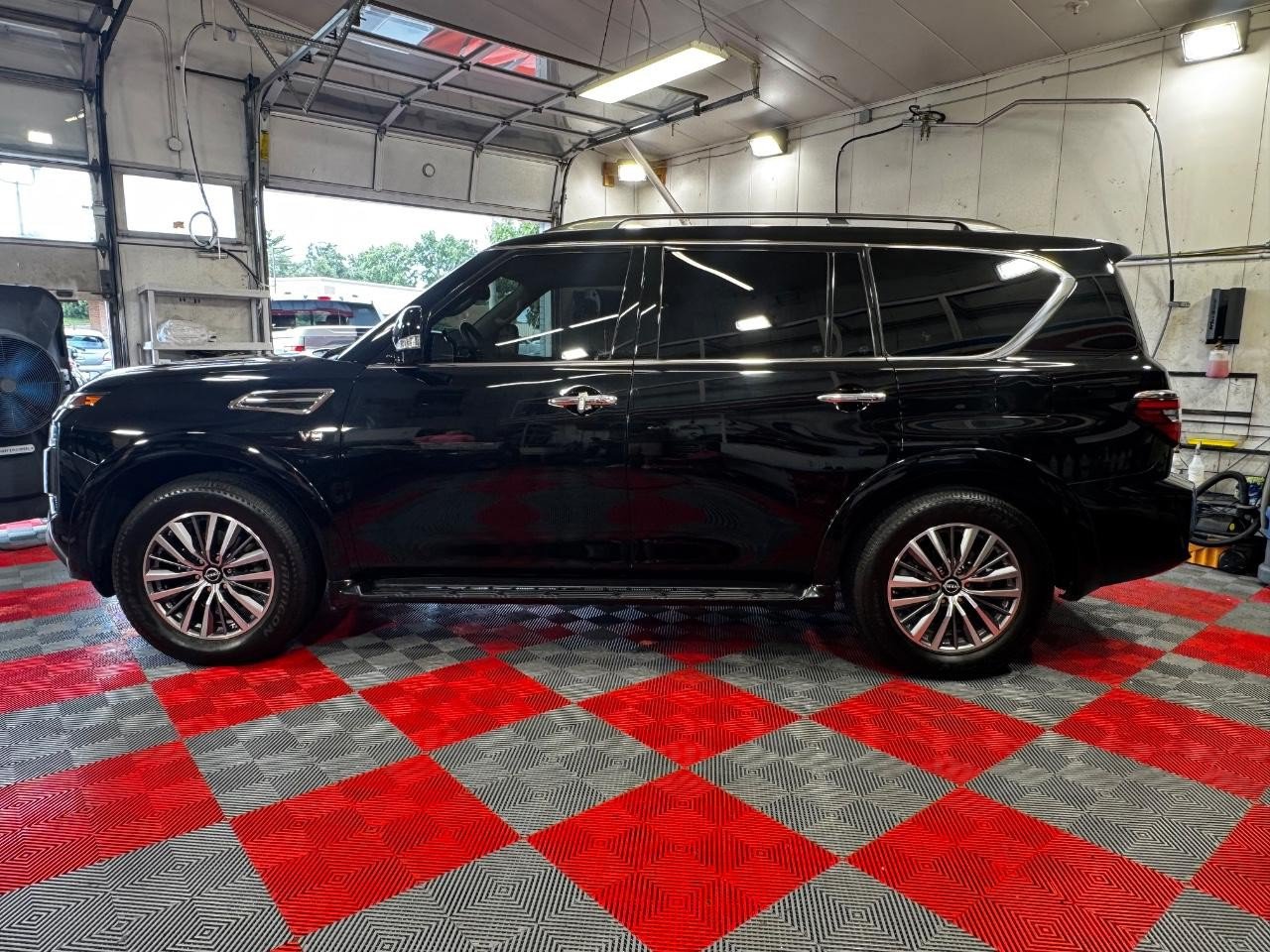 Used 2022 Nissan Armada SL AWD/4WD image 4