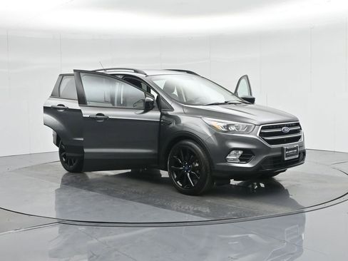 Used 2019 Ford Escape SE image 33