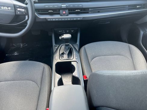 Used 2025 Kia K4 FWD image 41